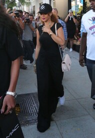 Rihanna-in-Black-Dress--06-662x955.jpg