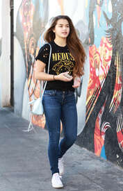 Paris-Berelc-in-Jeans--13.jpg