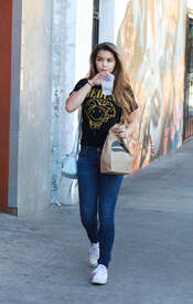 Paris-Berelc-in-Jeans--15.jpg