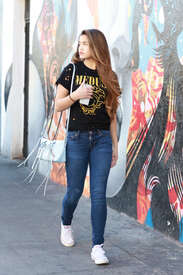 Paris-Berelc-in-Jeans--11.jpg