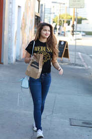 Paris-Berelc-in-Jeans--09.jpg