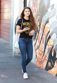 Paris-Berelc-in-Jeans--05.jpg