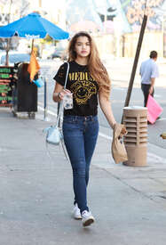 Paris-Berelc-in-Jeans--06.jpg