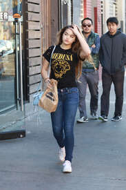 Paris-Berelc-in-Jeans--04.jpg