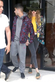 Gigi Hadid Zayn Malik Out NYC lx-tg3r3qL0x.jpg