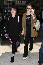 Bella Thorne is seen at LAX 063xw_V5SDOx.jpg