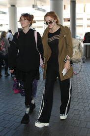 Bella Thorne is seen at LAX ceDpcAwVWRpx.jpg