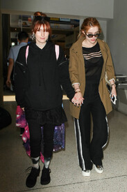 Bella Thorne is seen at LAX LCoaeEpgVlCx.jpg