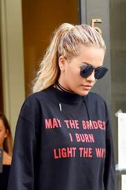 88665194_rita_ora_makes_a_fashion_stat.jpg