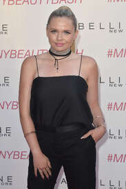 Alli-Simpson--Maybelline-New-York-Beauty-Bash--01.jpg