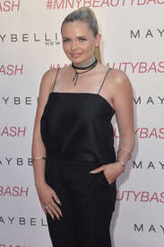 Alli-Simpson--Maybelline-New-York-Beauty-Bash--04.jpg