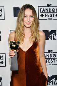 Alycia_Debnam-Carey___MTV_Fandom_Awards_in_San_Diego_July_21-2016_26.jpg