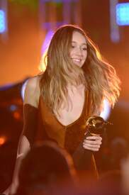 Alycia_Debnam-Carey___MTV_Fandom_Awards_in_San_Diego_July_21-2016_28.jpg