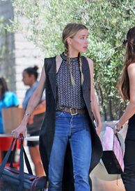 amber-heard-out-and-about-in-los-angeles-07-12-2016_14.jpg