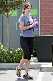 xooey-deschanel-leaves-a-gym-in-los-angeles-07-12-1206_4.jpg