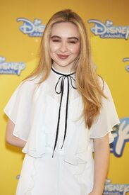 sabrina-carpenter-at-adventures-in-babysitting-photocall-in-madrid-07-06-2016_10.jpg