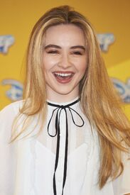 sabrina-carpenter-at-adventures-in-babysitting-photocall-in-madrid-07-06-2016_11.jpg