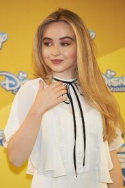 sabrina-carpenter-at-adventures-in-babysitting-photocall-in-madrid-07-06-2016_12.jpg