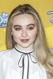 sabrina-carpenter-at-adventures-in-babysitting-photocall-in-madrid-07-06-2016_17.jpg