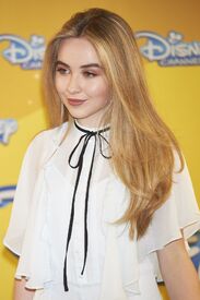 sabrina-carpenter-at-adventures-in-babysitting-photocall-in-madrid-07-06-2016_19.jpg