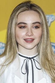 sabrina-carpenter-at-adventures-in-babysitting-photocall-in-madrid-07-06-2016_7.jpg