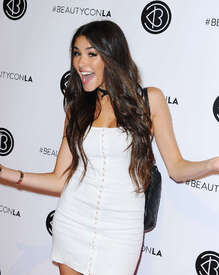 Madison-Beer--5th-Annual-Beautycon-Festival-LA--08.jpg