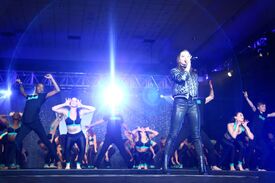 hailee-steinfeld-performs-at-velocity-dance-convention-finale-gala-in-las-vegas-07-08-2016_4.jpg