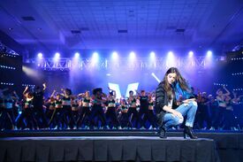 hailee-steinfeld-performs-at-velocity-dance-convention-finale-gala-in-las-vegas-07-08-2016_5.jpg
