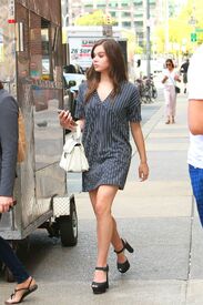 hailee-steinfeld-out-and-about-in-new-york-07-11-2016_3.jpg