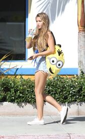 paris-berelc-in-cut-offs-out-in-los-angeles-10-07-2015_9.jpg