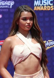 paris-berelc-at-2016-radio-disney-music-awards-in-los-angeles-04-30-2016_13.jpg