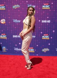 paris-berelc-at-2016-radio-disney-music-awards-in-los-angeles-04-30-2016_17.jpg