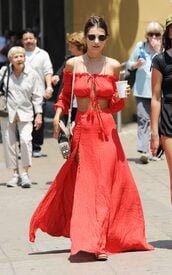 Emily-Ratajkowski-in-Red-Dress--03-662x1053.jpg