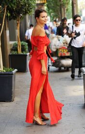 Emily-Ratajkowski-in-Red-Dress--04-662x1031.jpg