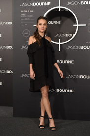 vikander_01.jpg
