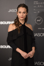 vikander_03.jpg