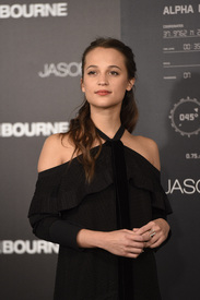 vikander_04.jpg