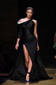 001_Irina_Shayk_Atelier_Versace_Runway_Paris_Fashion.jpg
