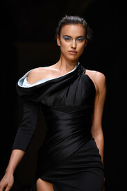 003_Irina_Shayk_Atelier_Versace_Runway_Paris_Fashion.jpg