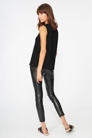 black-2-zoomc.jpg