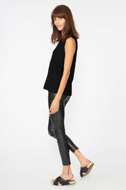 black-3-zoomc.jpg