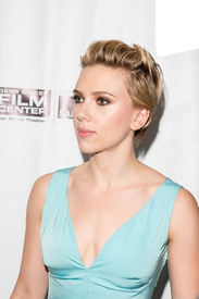 scarjo010716BZNimage5.jpg