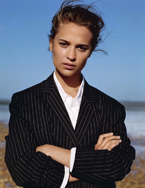 AliciaVikander.5.jpg