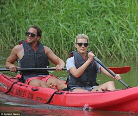 36721A7600000578-3700326-Keeping_active_Margot_Robbie_and_boyfriend_Tom_Ackerley_enjoyed_-m-21_14690.jpg