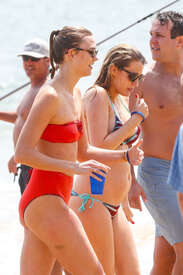 Blake-Lively-in-Bikini--08.jpg