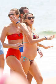 Blake-Lively-in-Bikini--15.jpg