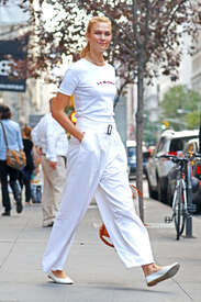 Karlie-Kloss-out-in-NYC--01.jpg