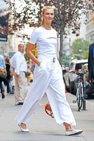 Karlie-Kloss-out-in-NYC--02.jpg