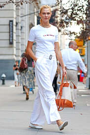 Karlie-Kloss-out-in-NYC--04.jpg