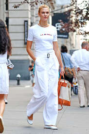 Karlie-Kloss-out-in-NYC--10.jpg